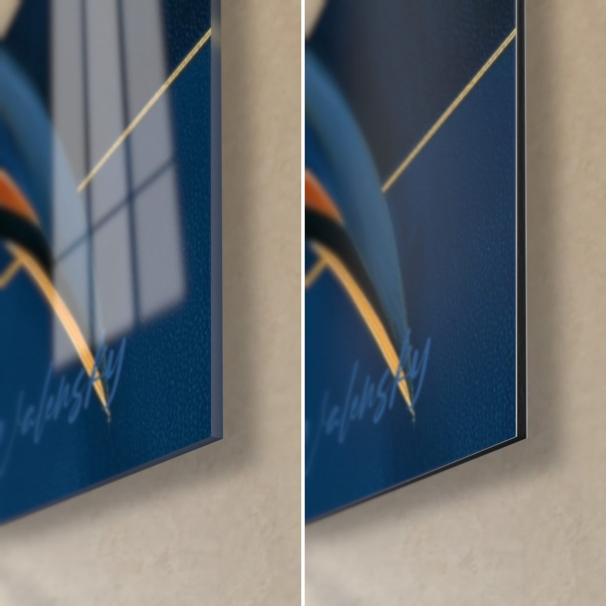 Schilderij abstracte pinguïn in diepblauw en goud, rechtsonder: glanzend acrylglas dat het raam weerspiegelt, mat Dibond en dunne rand