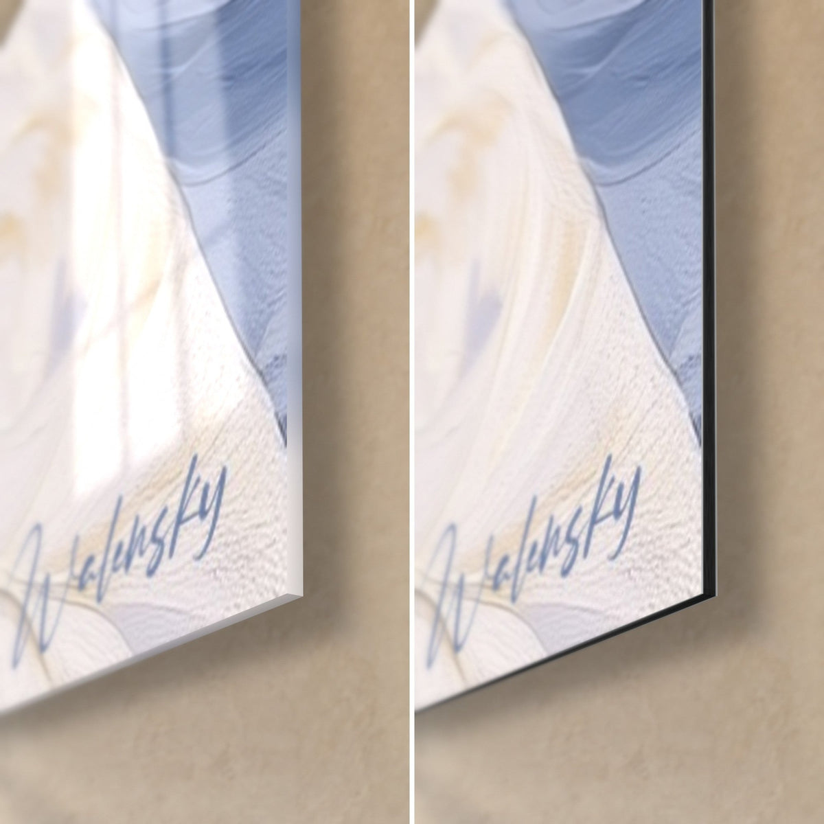 Schilderij ivoorkleurige pinguïn met okerkleurige snavel, rechteronderhoek: glanzend glas met reflecties, mat lichtblauw Dibond, 3 mm rand