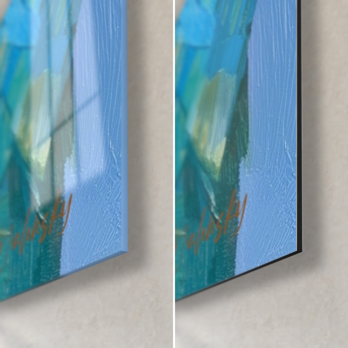 Gemälde Pinguine mit Hüten, untere rechte Ecke: azurblaue und orangefarbene Pinselstriche, glänzendes Glas links, matt Dibond rechts