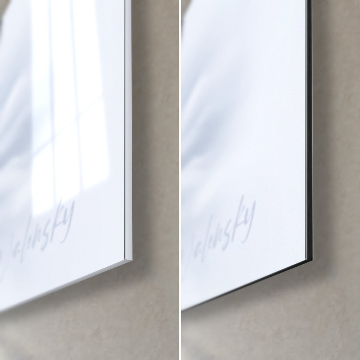 Schilderij pinguïns in rode sjaals, rechtsonder: glanzend acrylglas met reflecties links, mat wit Dibond-aluminium rechts, 3 mm dikte