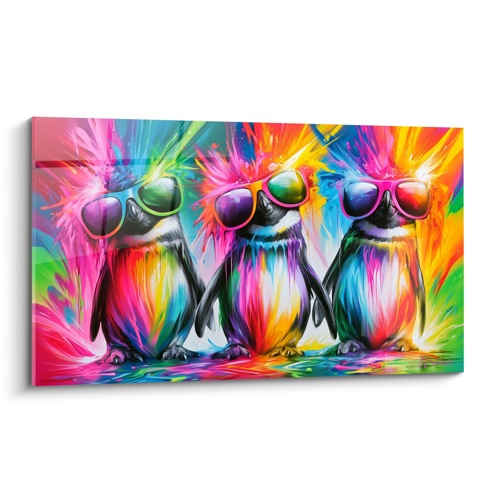 Trois pingouins à lunettes fuchsia, verte et bleue, plumage arc-en-ciel sur fond éclaboussé de couleurs vives