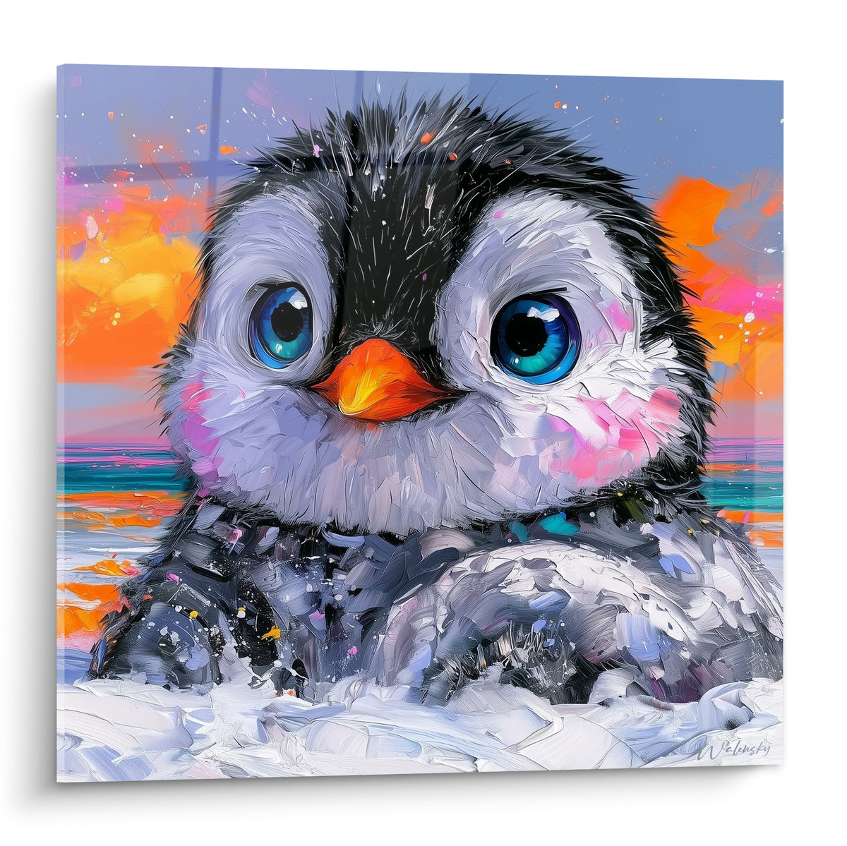 Pingouin duveteux aux yeux bleu turquoise et bec orange sur fond de ciel orangé embrasé