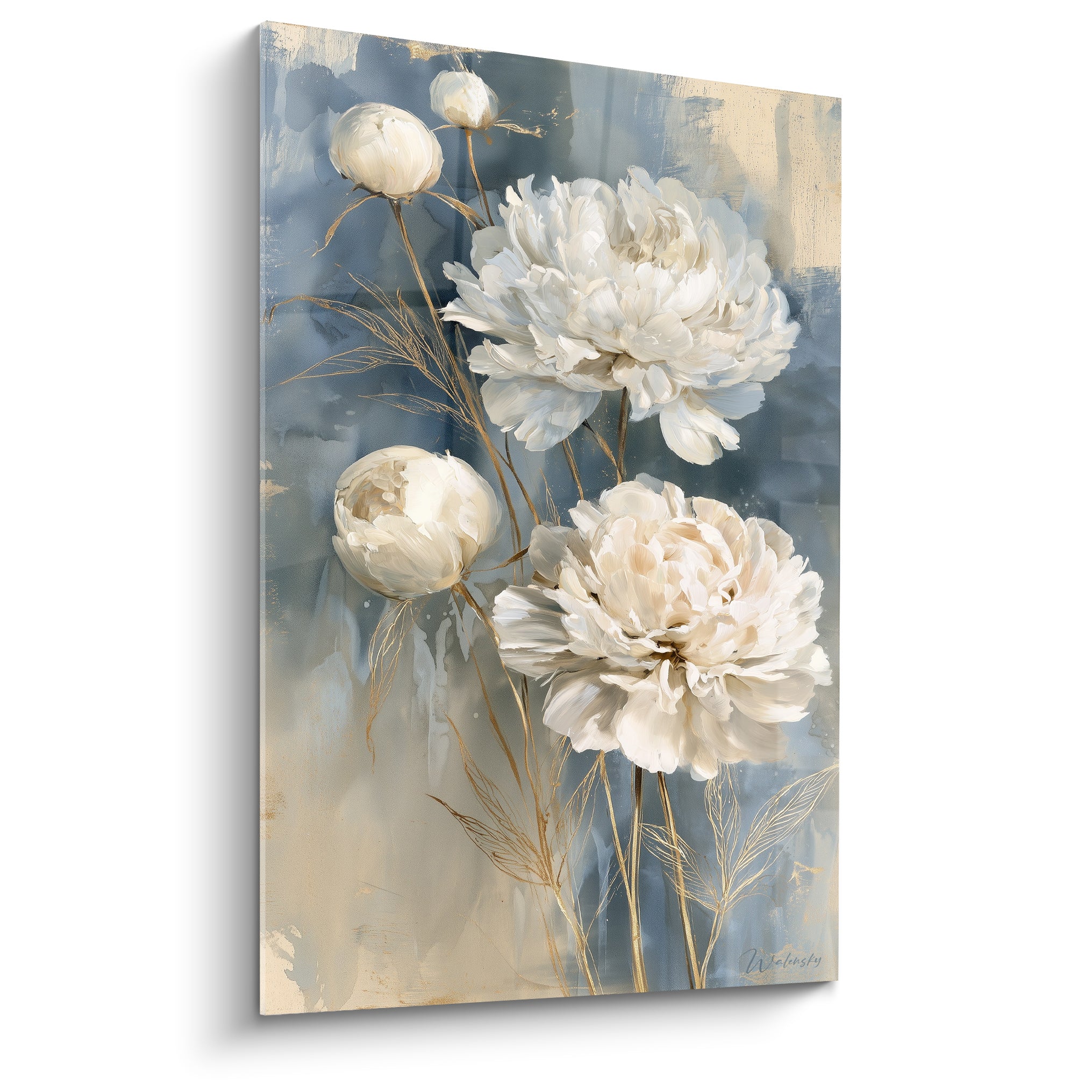 Pivoines blanches épanouies aux pétales crème sur fond bleu ardoise et doré texturé