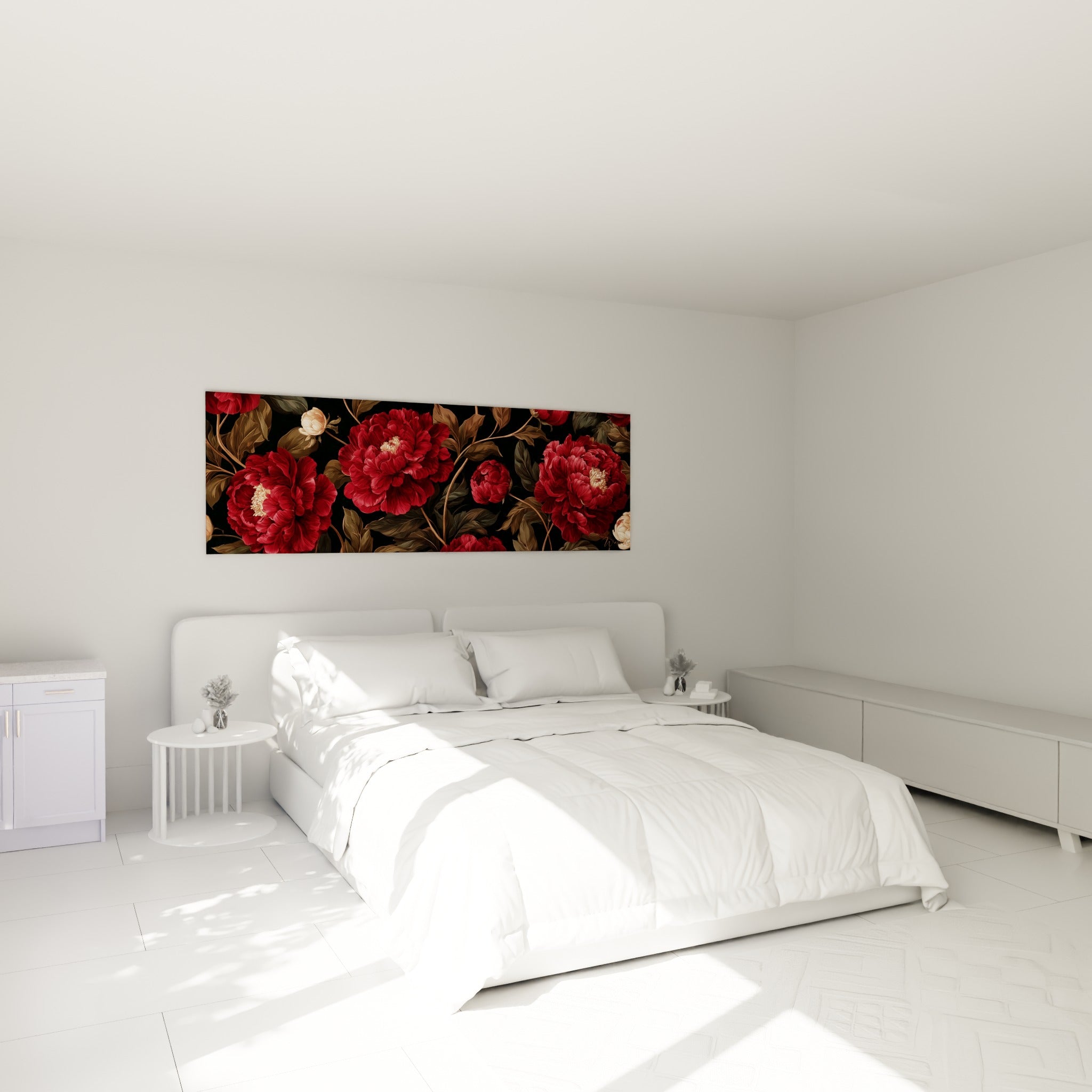Bouquet de pivoines bordeaux et dorées accroché au-dessus d'un lit dans une chambre claire
