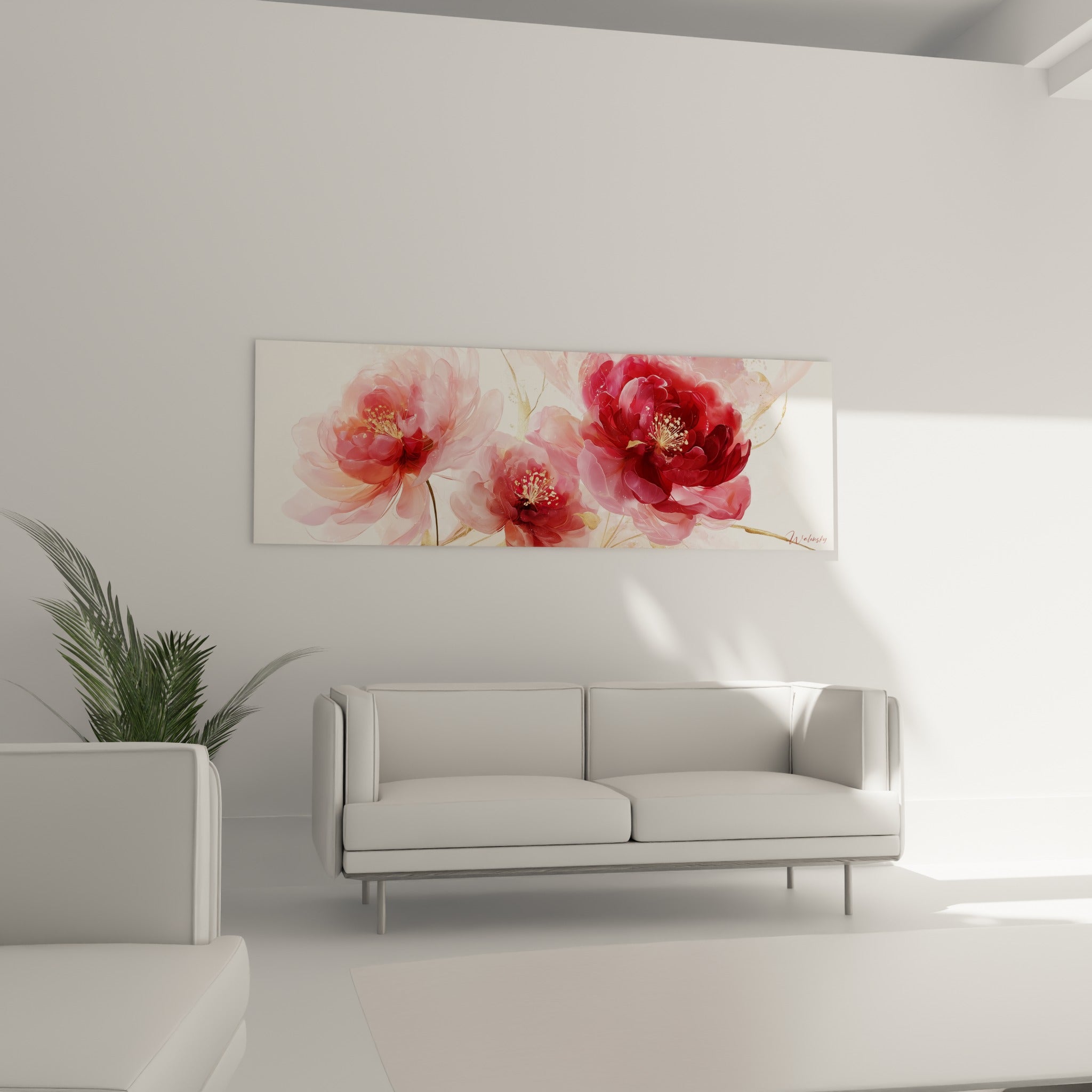 Fleurs de pivoine rose pâle et carmin au-dessus d'un canapé dans un salon lumineux et sobre