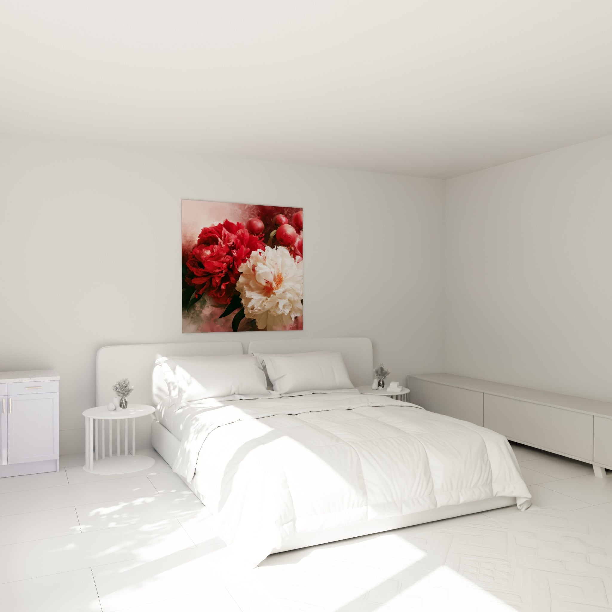 Bouquet de pivoines rouges et blanches suspendu au-dessus d'un lit dans une chambre claire
