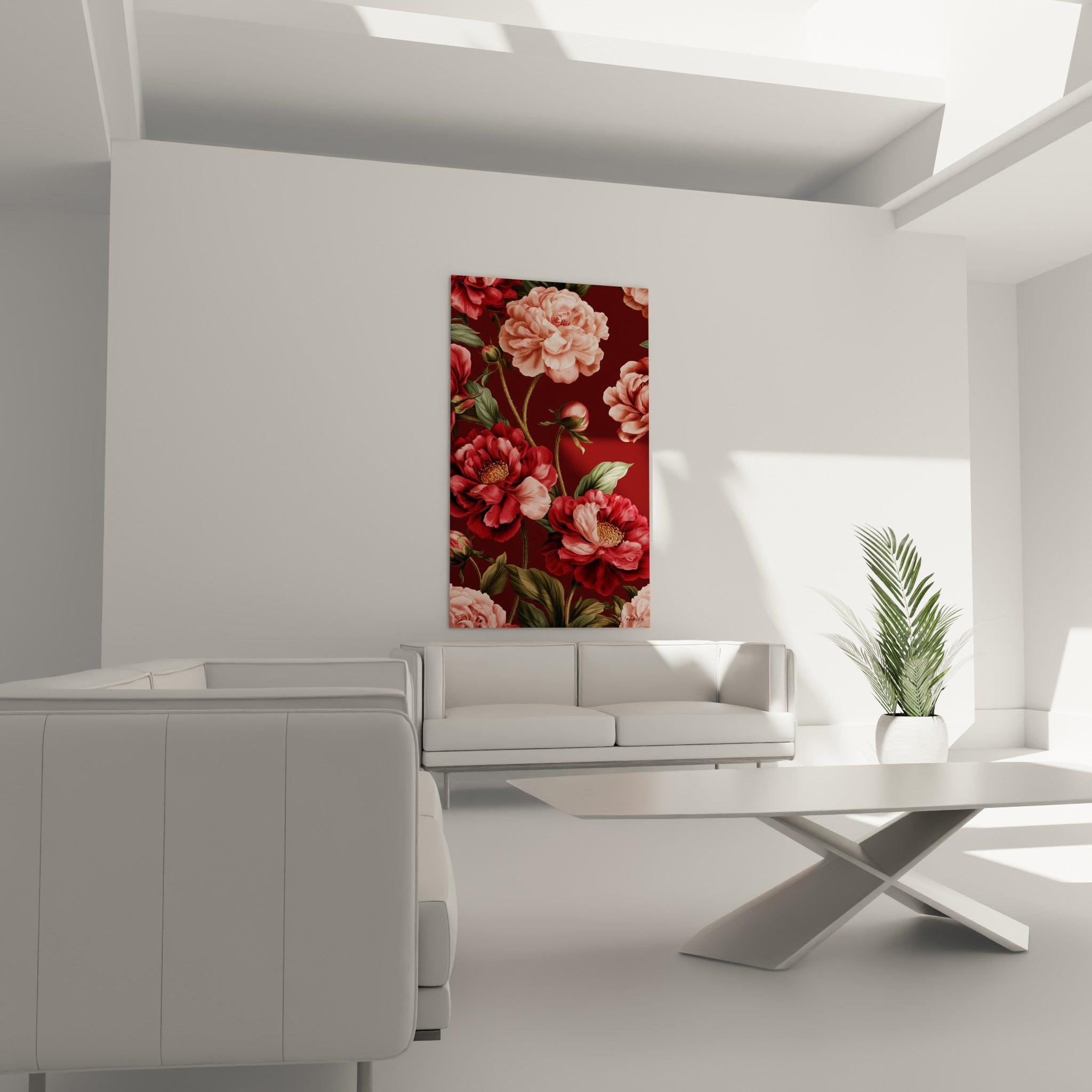 Bouquet de pivoines carmin et roses aux tiges épineuses, disposé au-dessus d'un canapé dans un salon lumineux