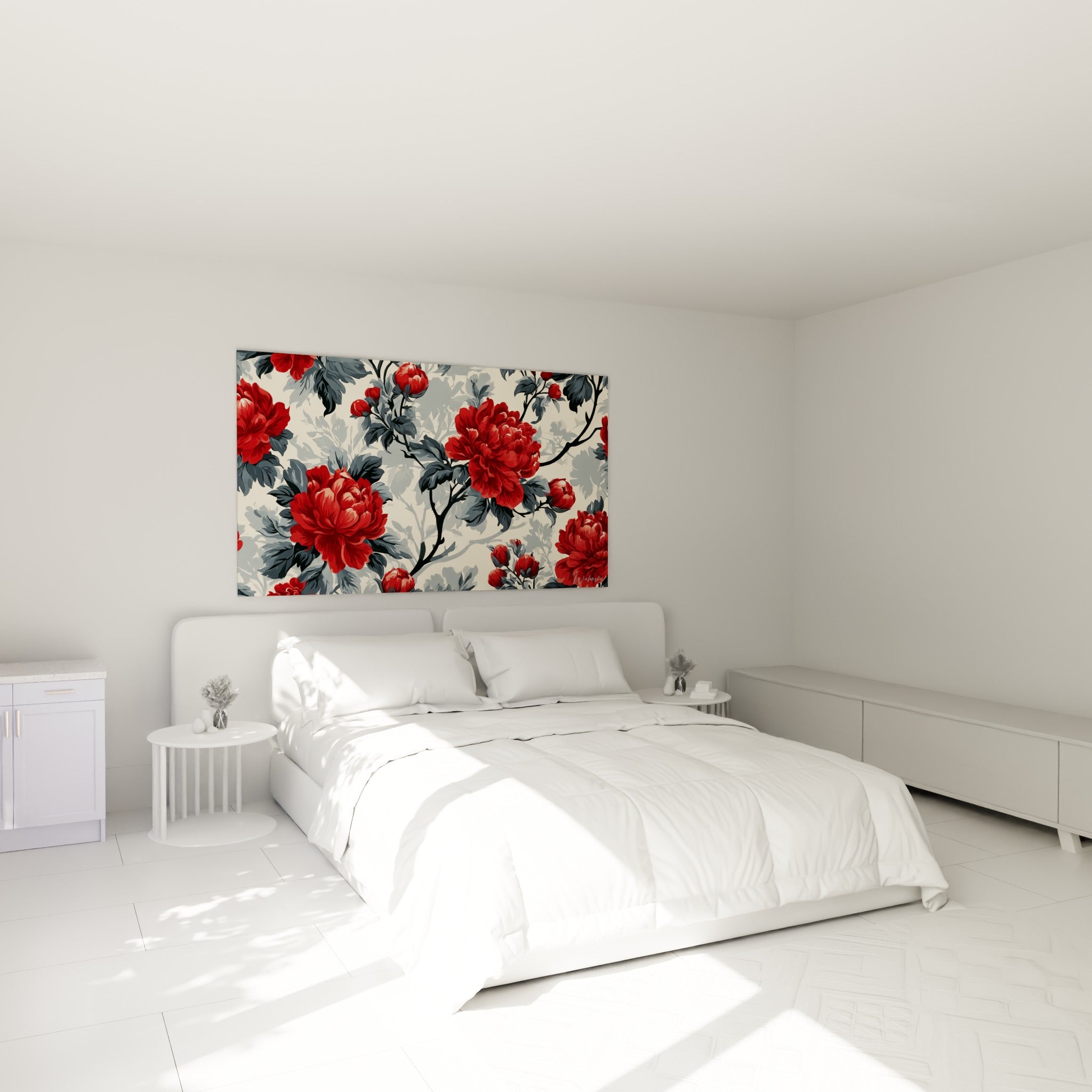 Fleurs de pivoine rouge et grises sur fond crème, accrochées au-dessus d'un lit dans une chambre claire