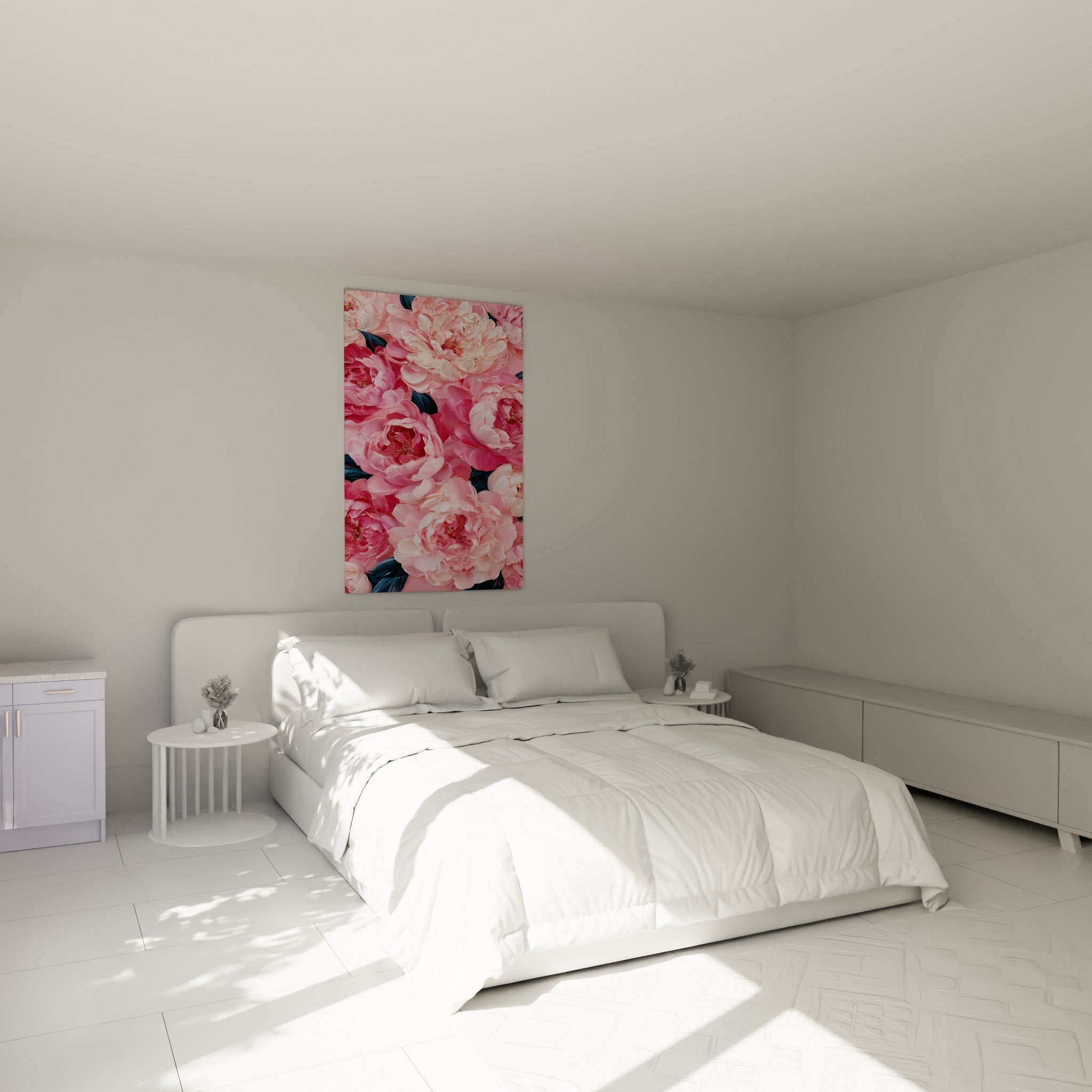 Pivoines rose profond et cœurs dorés au-dessus d'un lit dans une chambre claire