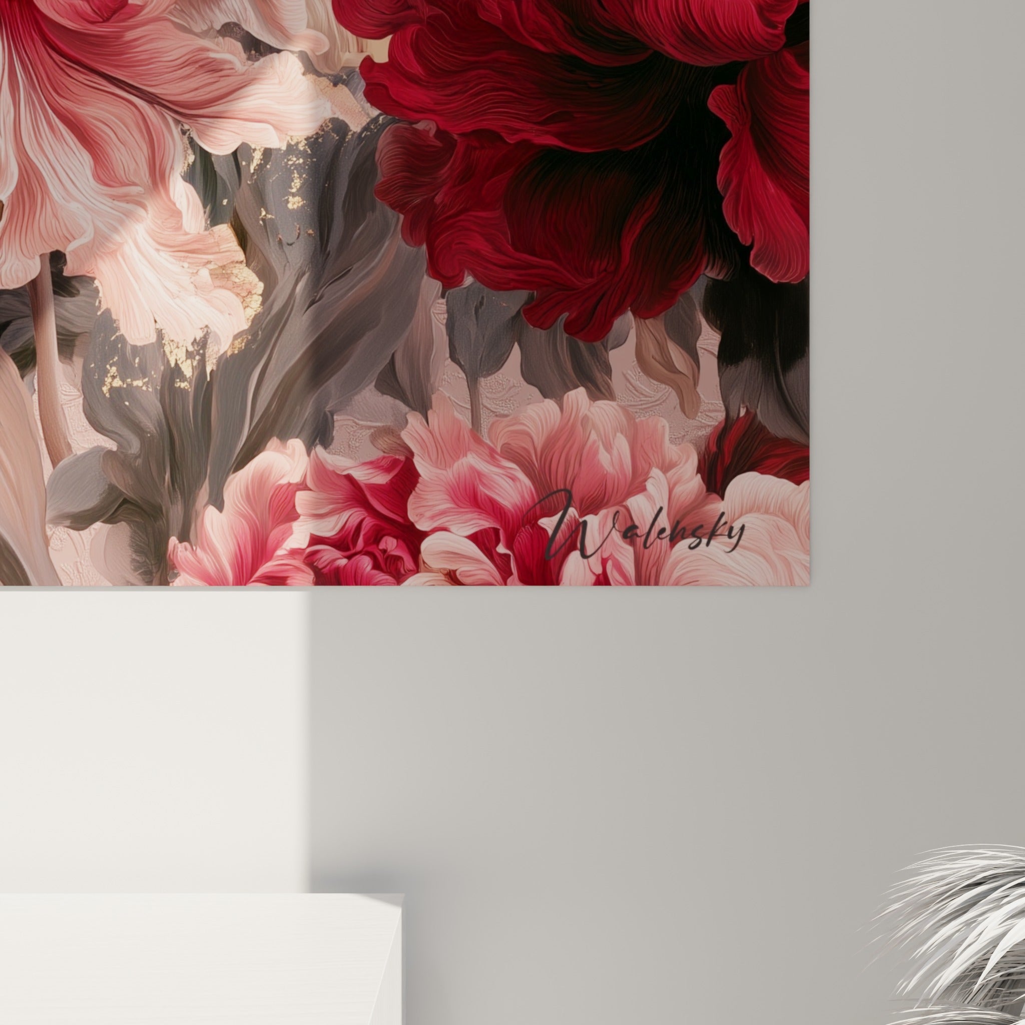 Grain pictural des pétales rose poudré et éclats dorés visibles sur la toile de pivoines