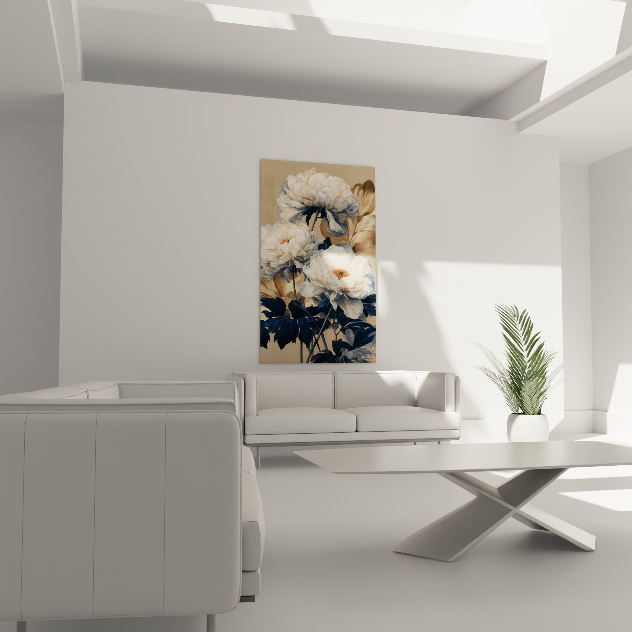 Fleurs de pivoine blanches et dorées disposées au-dessus d'un canapé dans un salon lumineux