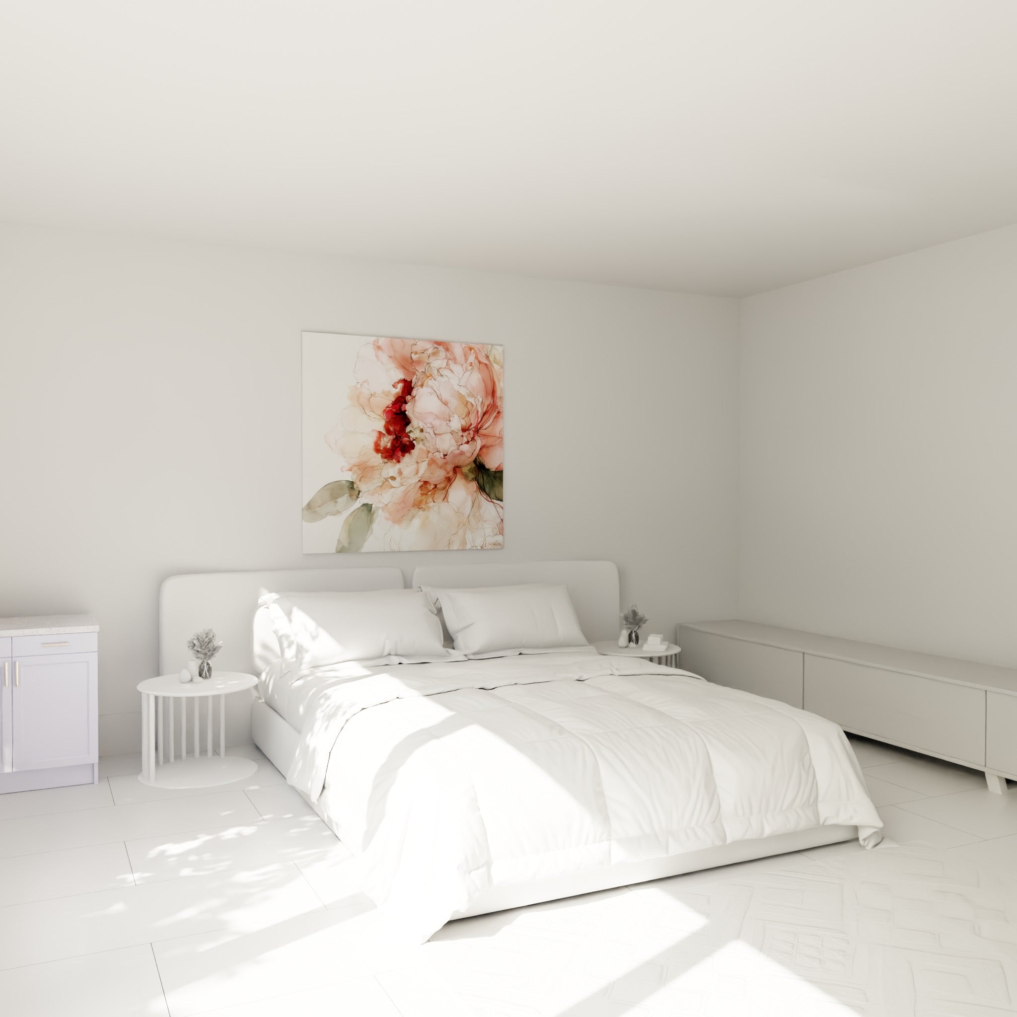 Fleur de pivoine rose et bordeaux déployée au-dessus d'un lit dans une chambre claire