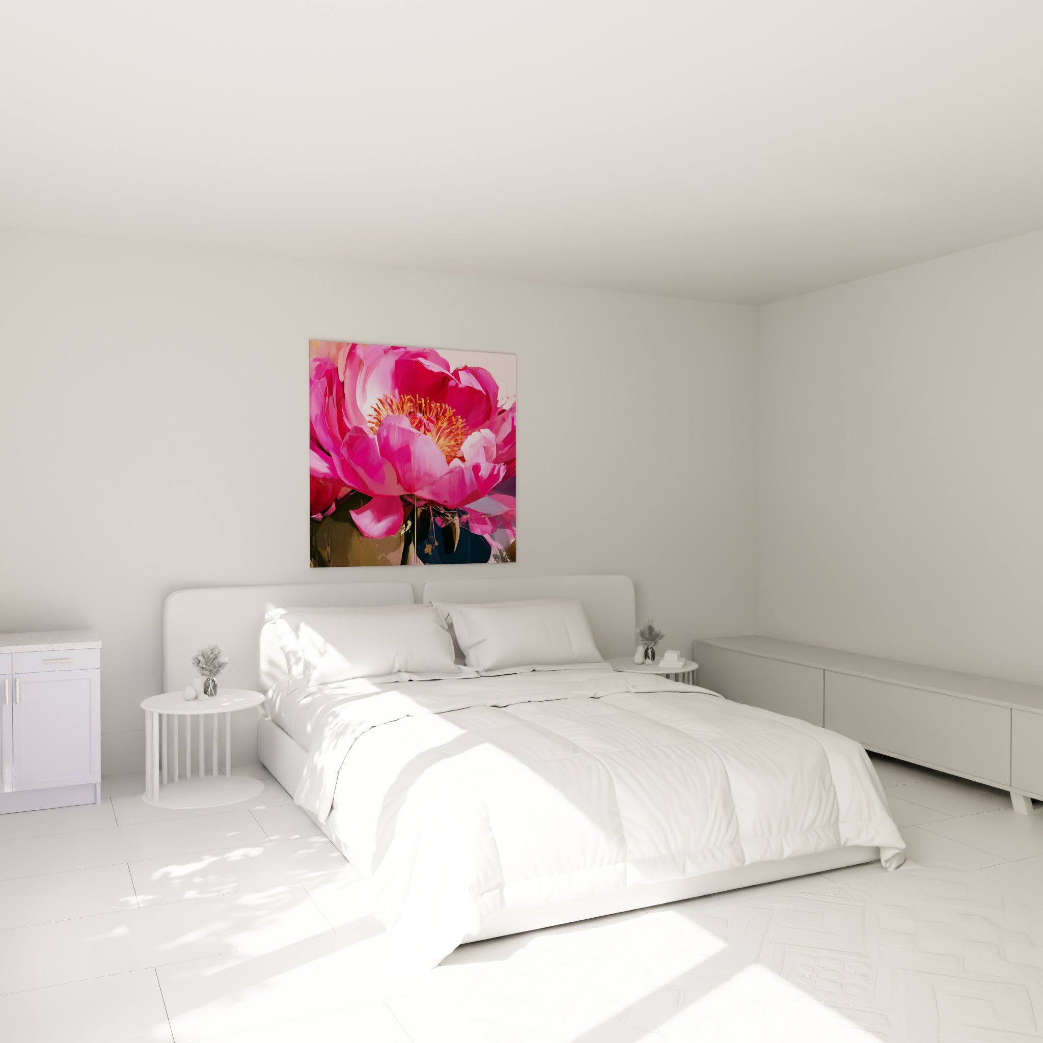 Fleur de pivoine fuchsia et dorée aux pétales généreux, accrochée au-dessus d'un lit dans une chambre claire
