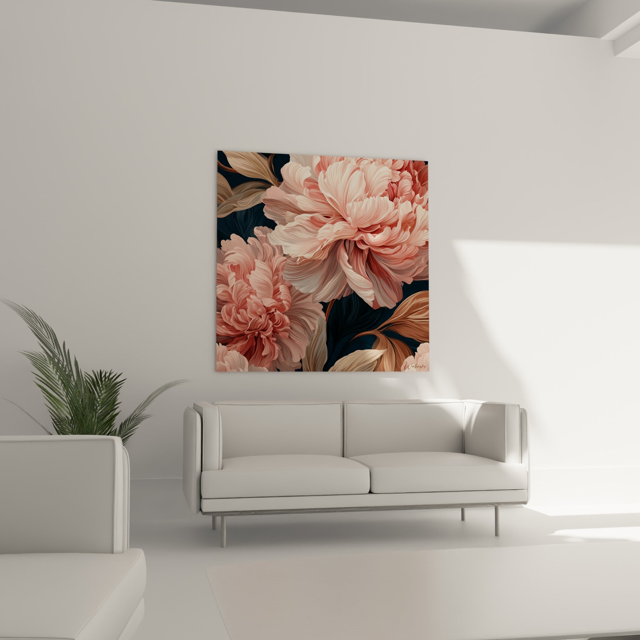 Bouquet de pivoines roses et bleu marine au-dessus d'un canapé dans un salon lumineux