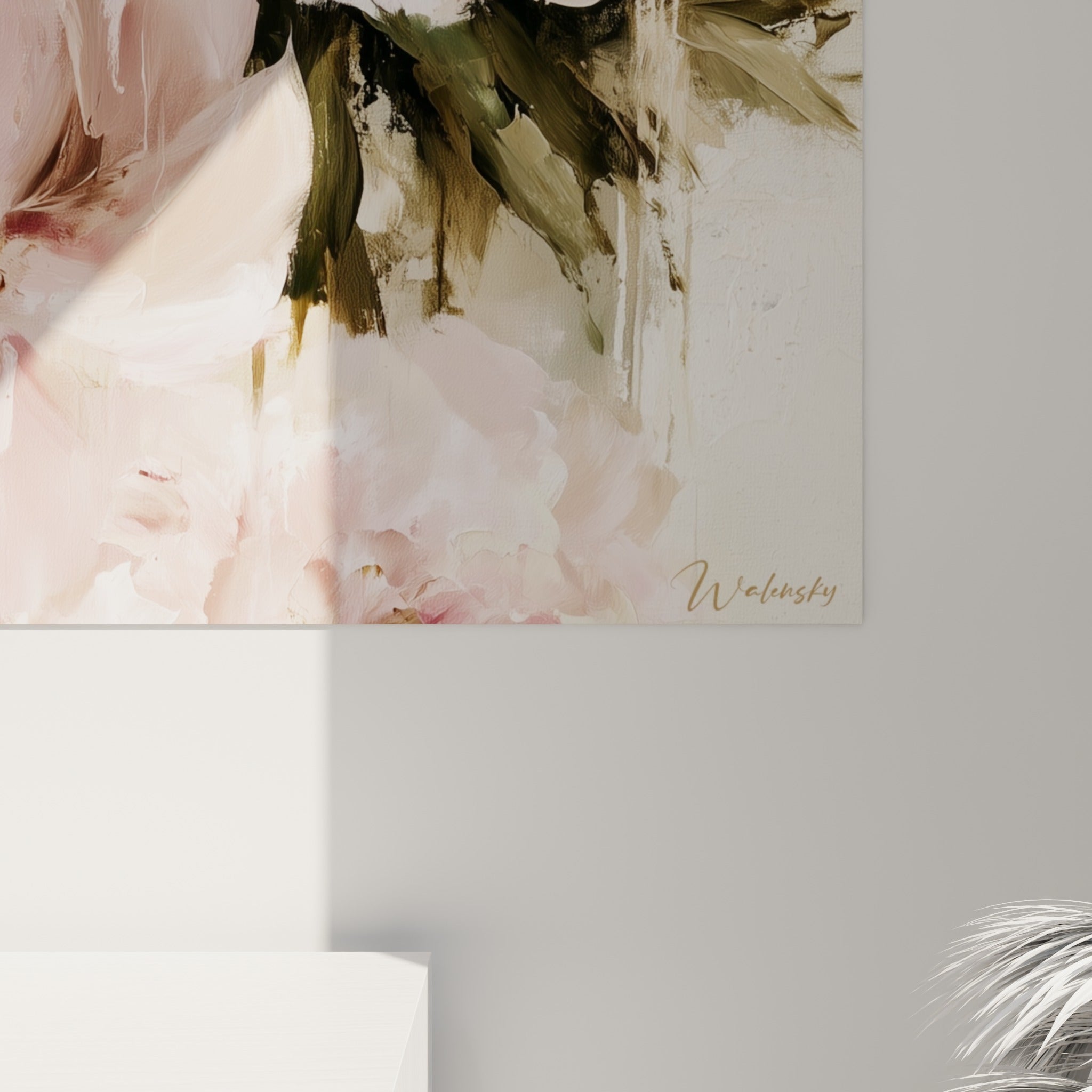 Empâtements roses et dorés d'une pivoine, matière épaisse et coulures visibles sur la toile
