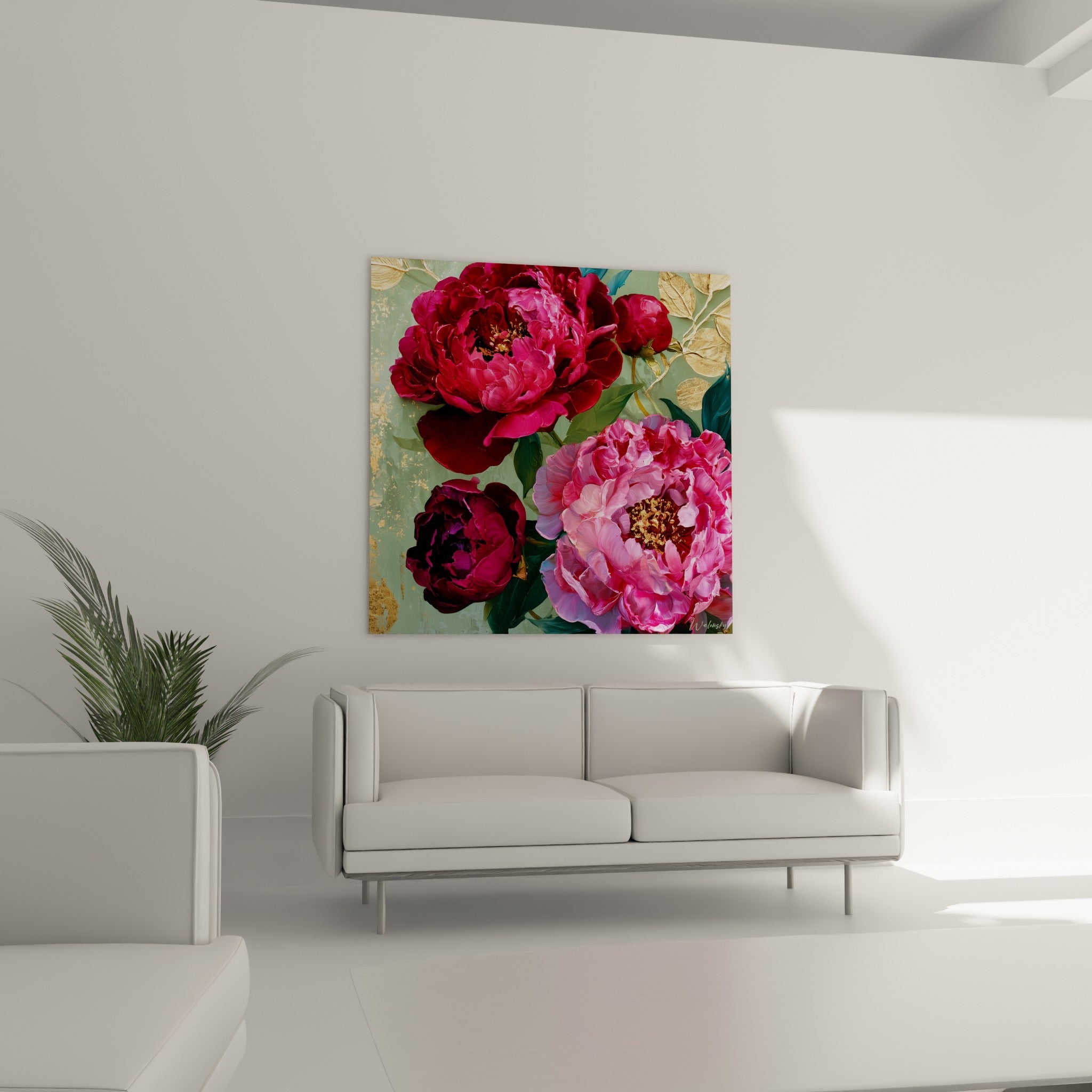 Fleurs de pivoine magenta et dorées, composition botanique au-dessus d'un canapé dans un salon lumineux