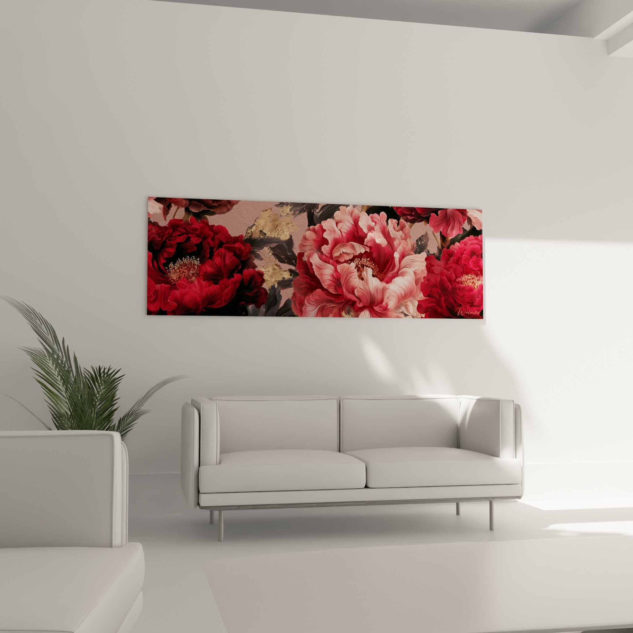 Fleurs de pivoine rose pastel et bordeaux épanouies au-dessus d'un canapé dans un salon lumineux