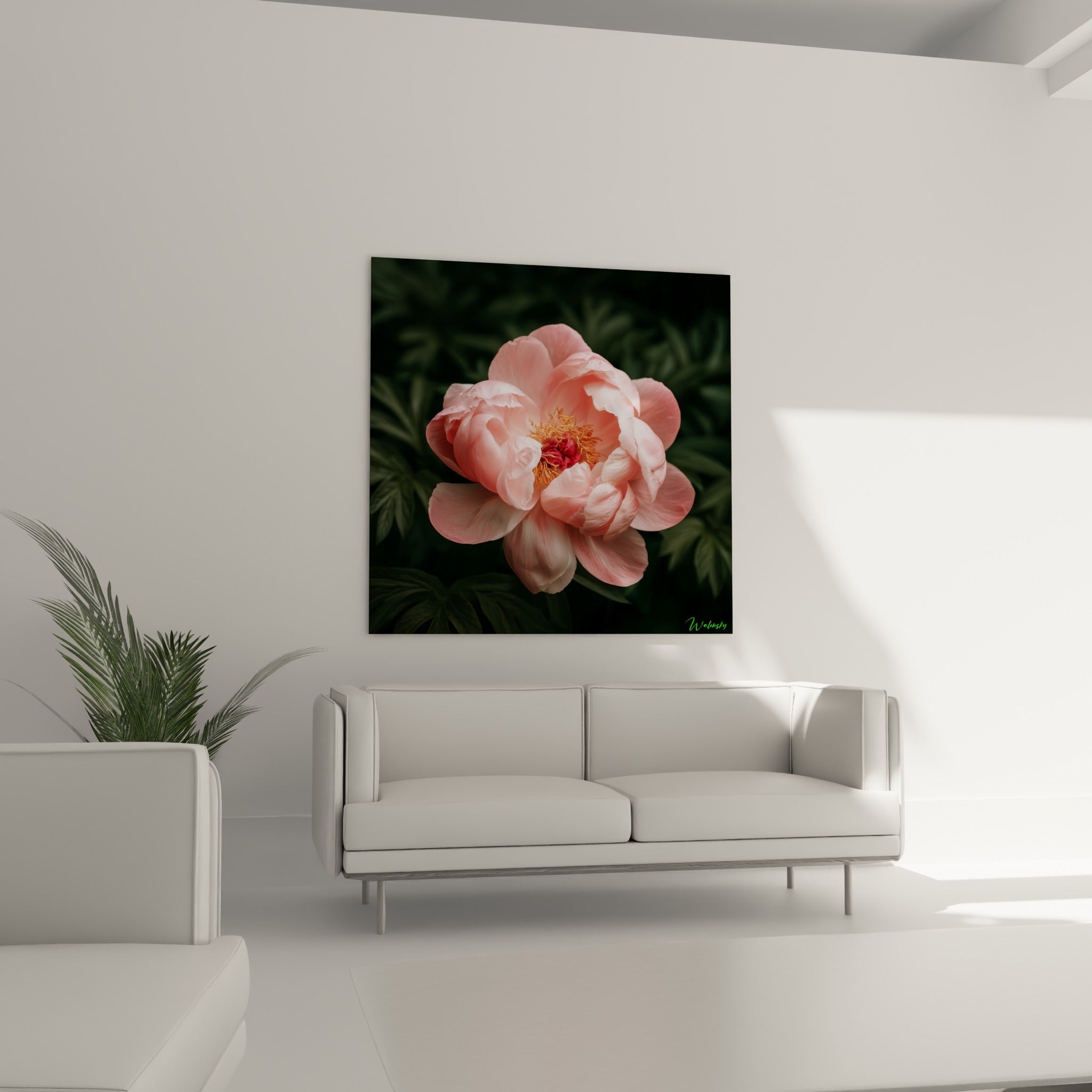 Pétales roses froissés de la pivoine dorée disposés au-dessus d'un canapé dans un salon lumineux