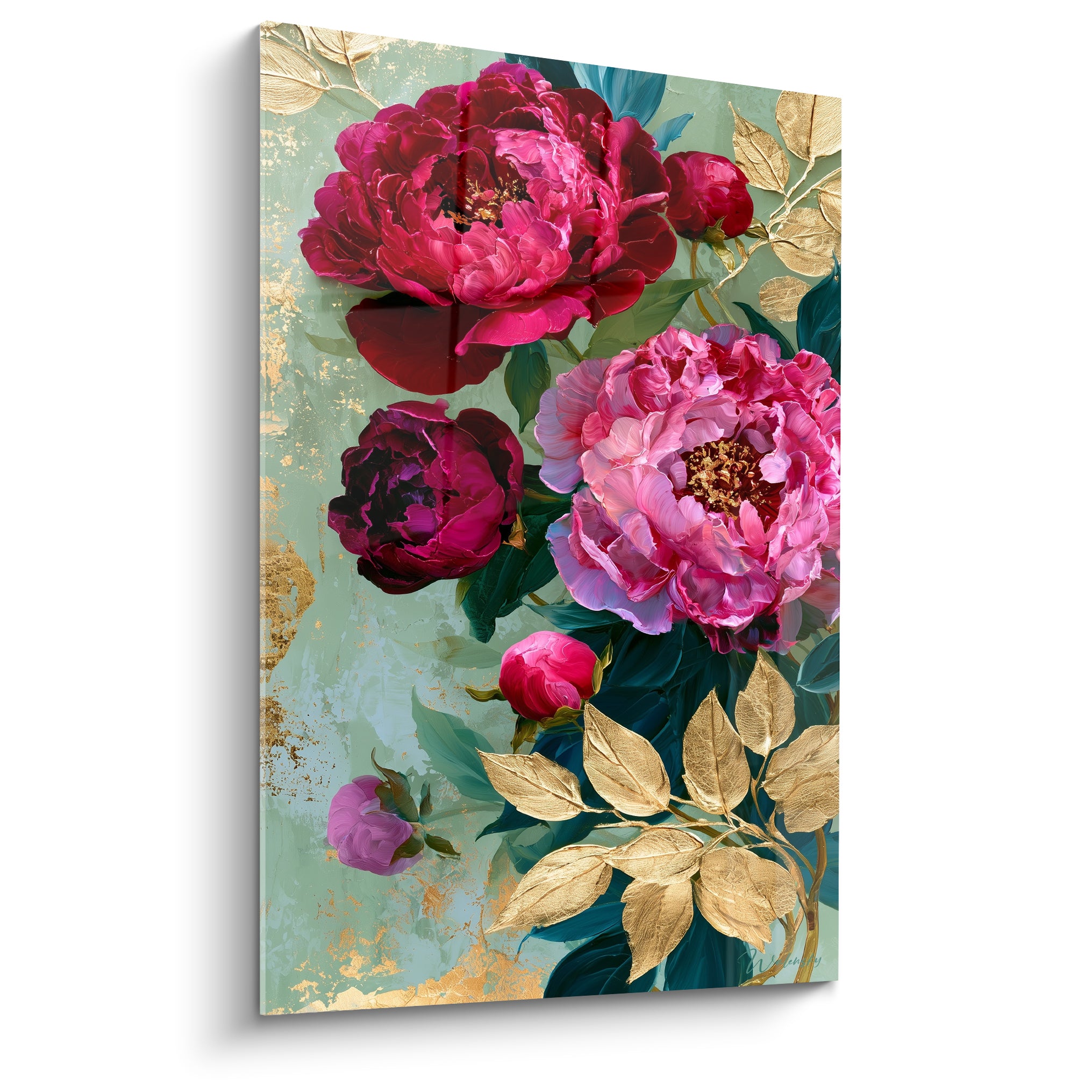 Pivoines pourpres et roses aux feuilles dorées sur fond vert sauge patiné, composition florale dense