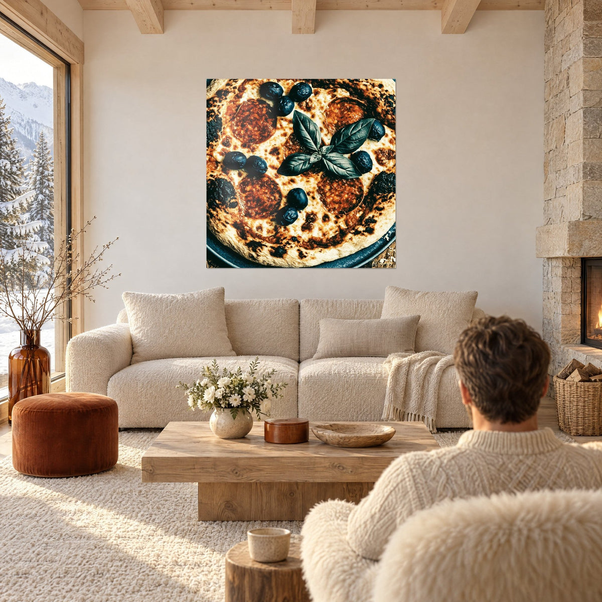Tableau pizza à la croûte dorée, olives noires et feuilles de basilic vert sombre, au-dessus d'un canapé dans un salon lumineux