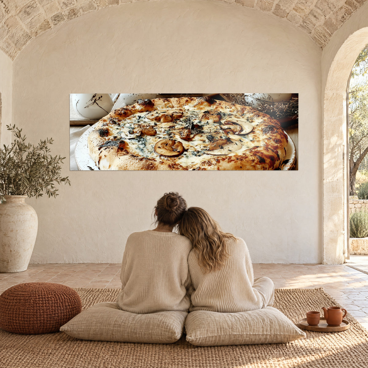 Tableau pizza rustique aux champignons, bords gonflés dorés et fromage blanc, sous une voûte de pierre d'un mas provençal