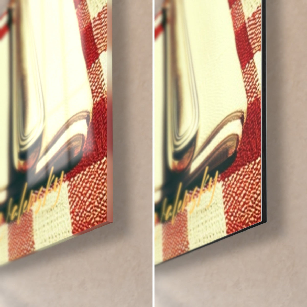 Schilderij pizza op een rood-wit geruit tafelkleed, rechtsonder: glanzend acrylglas links, mat zwart Dibond rechts