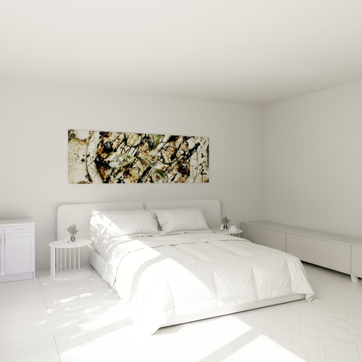 Croûte dorée et coulures anthracite composent cette pizza au-dessus d'un lit dans une chambre claire