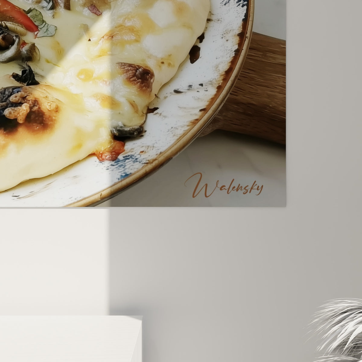 Détail rapproché de la croûte dorée craquelée et du fromage fondu jaune pâle sur toile