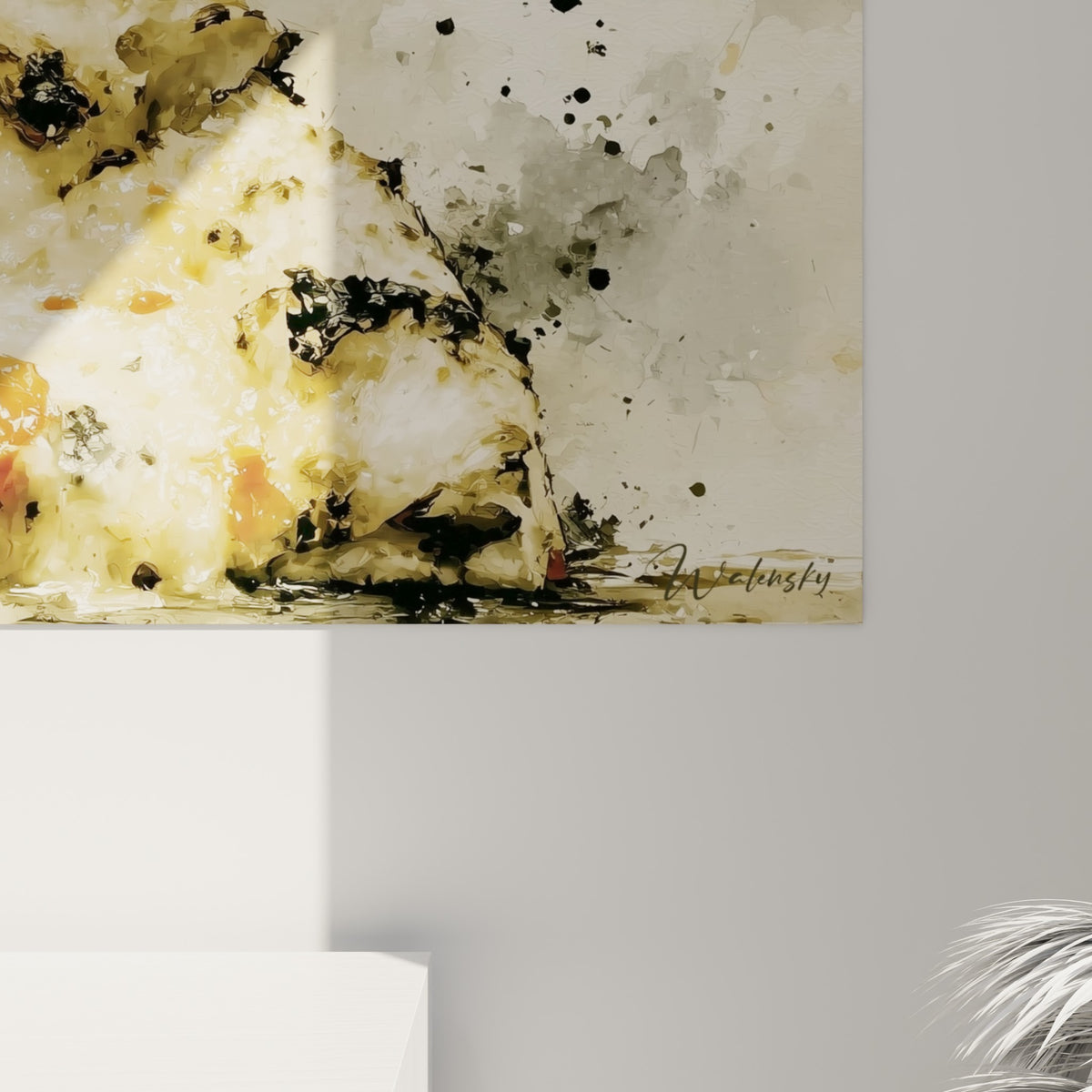 Empâtements crème et coulures anthracite visibles de près sur cette toile représentant une part de pizza