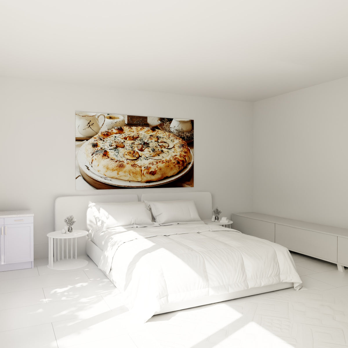 Pizza champignons dorée et crème accrochée au-dessus d'un lit dans une chambre claire