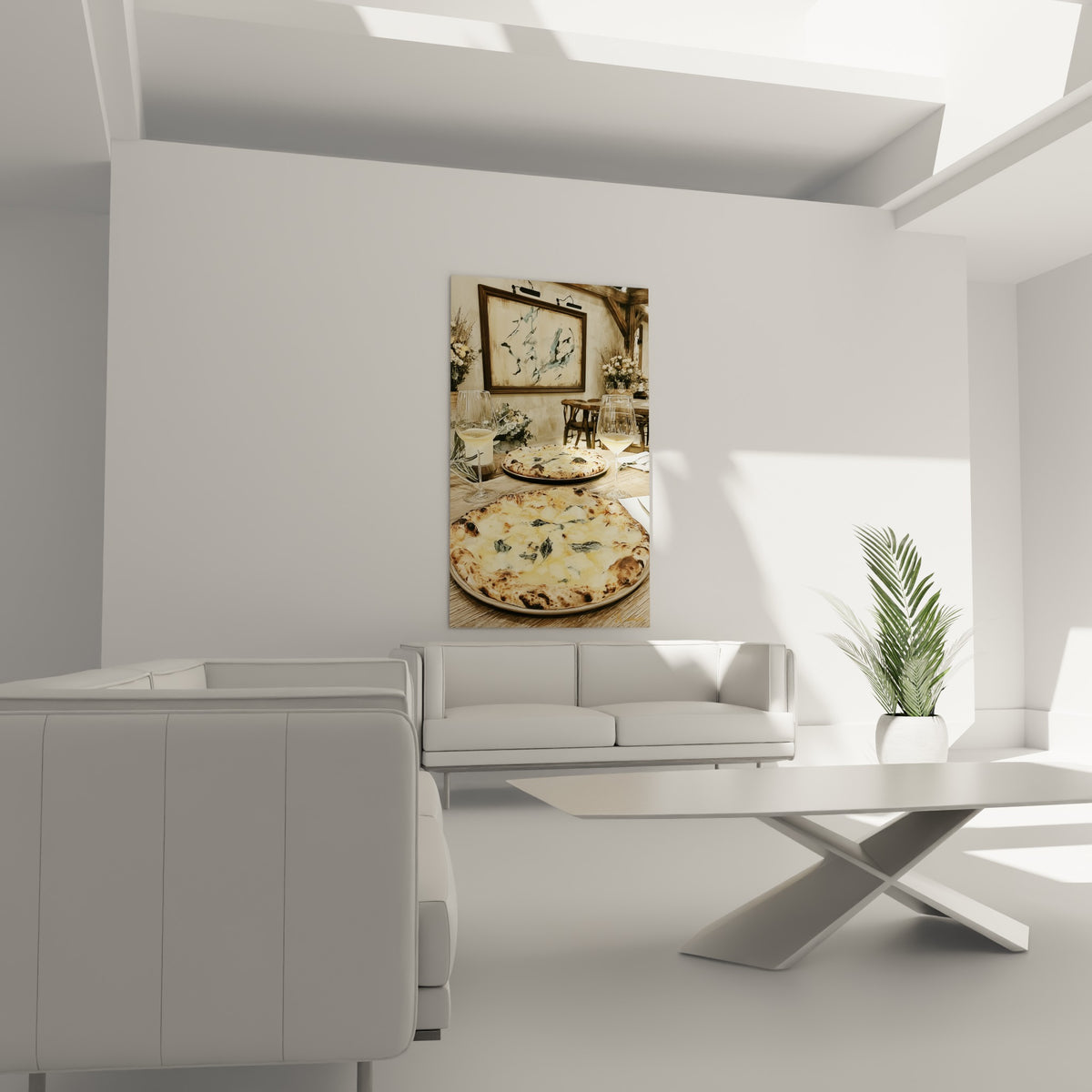 Croûte de pizza noircie et mozzarella crème au-dessus d'un canapé dans un salon lumineux.