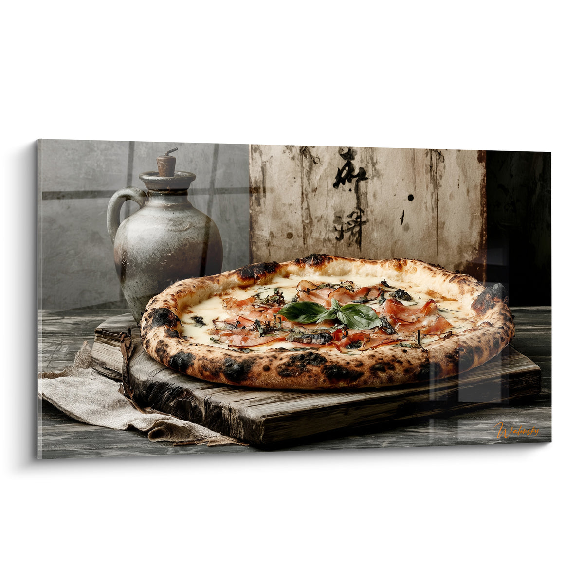 Pizza napolitaine à la croûte dorée et basilic vert, jambon fumé rosé sur planche brute