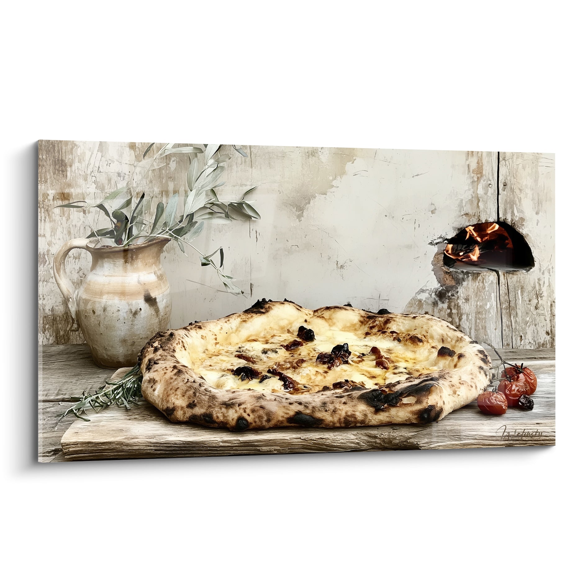 Pizza napolitaine dorée à la croûte brûlée, four à bois ardent en arrière-plan anthracite et beige