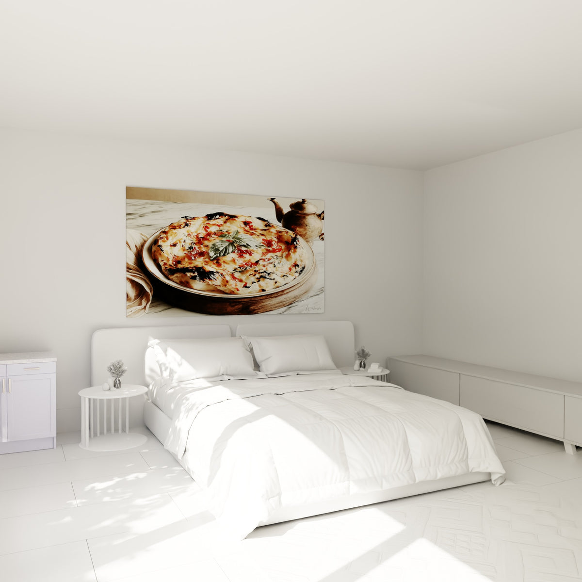 Pizza gourmande aux teintes ocre et terracotta accrochée au-dessus d'un lit dans une chambre claire