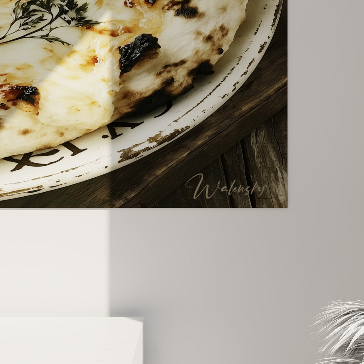 Empâtements dorés et coulures caramel se mêlent sur cette pizza, révélant le grain de l'impression
