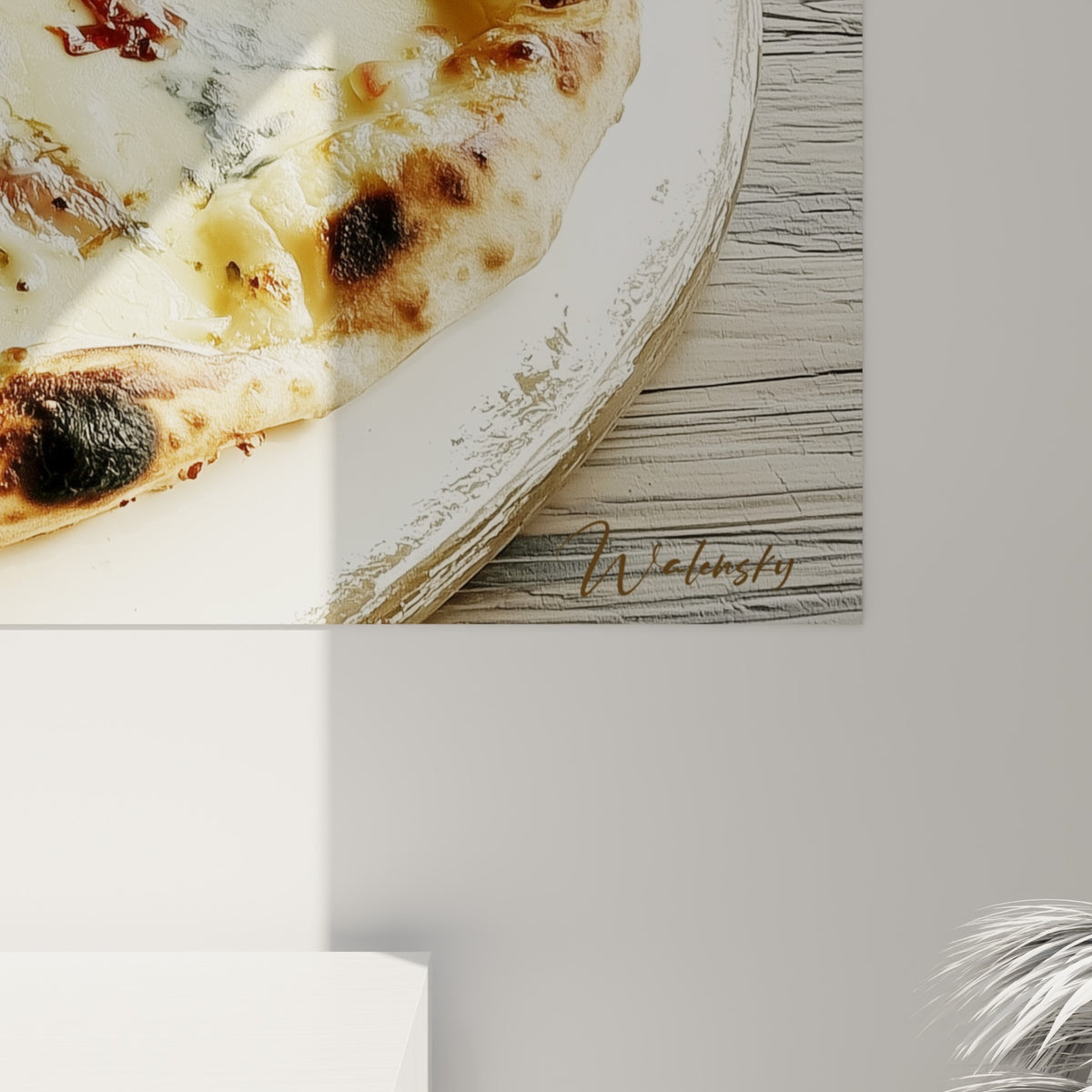 Texture empâtée de la croûte anthracite et coulures crème du fromage fondu visibles de près