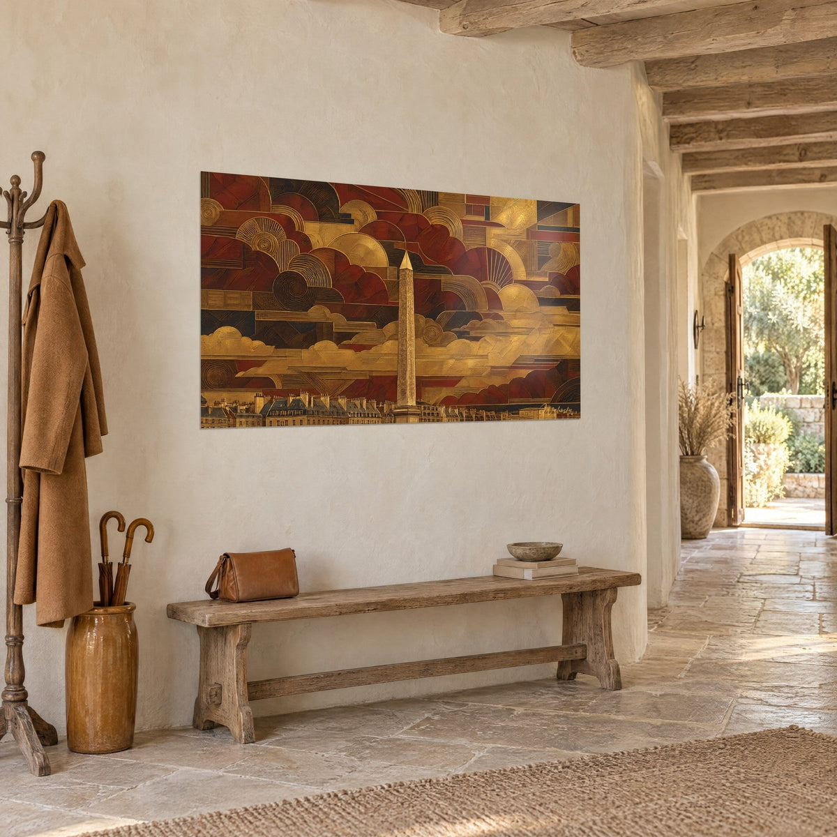 Quadro monumento egizio in oro su sfondo rosso scuro, tetti grigi parigini in basso, visto di tre quarti in un corridoio di pietra