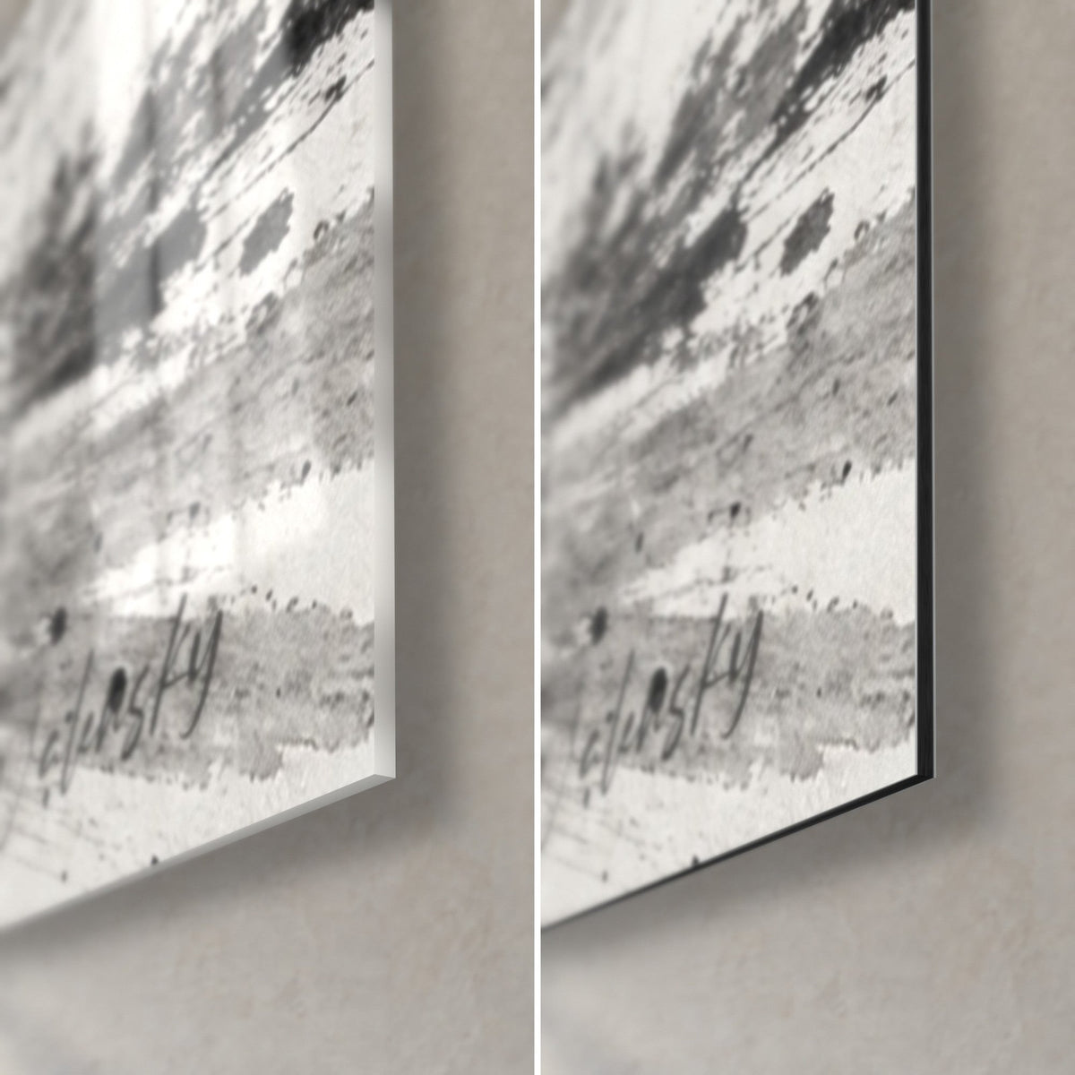 Tableau baigneurs en cavale sur le sable, coin bas droit : verre acrylique brillant à gauche, alu Dibond mat blanc à droite