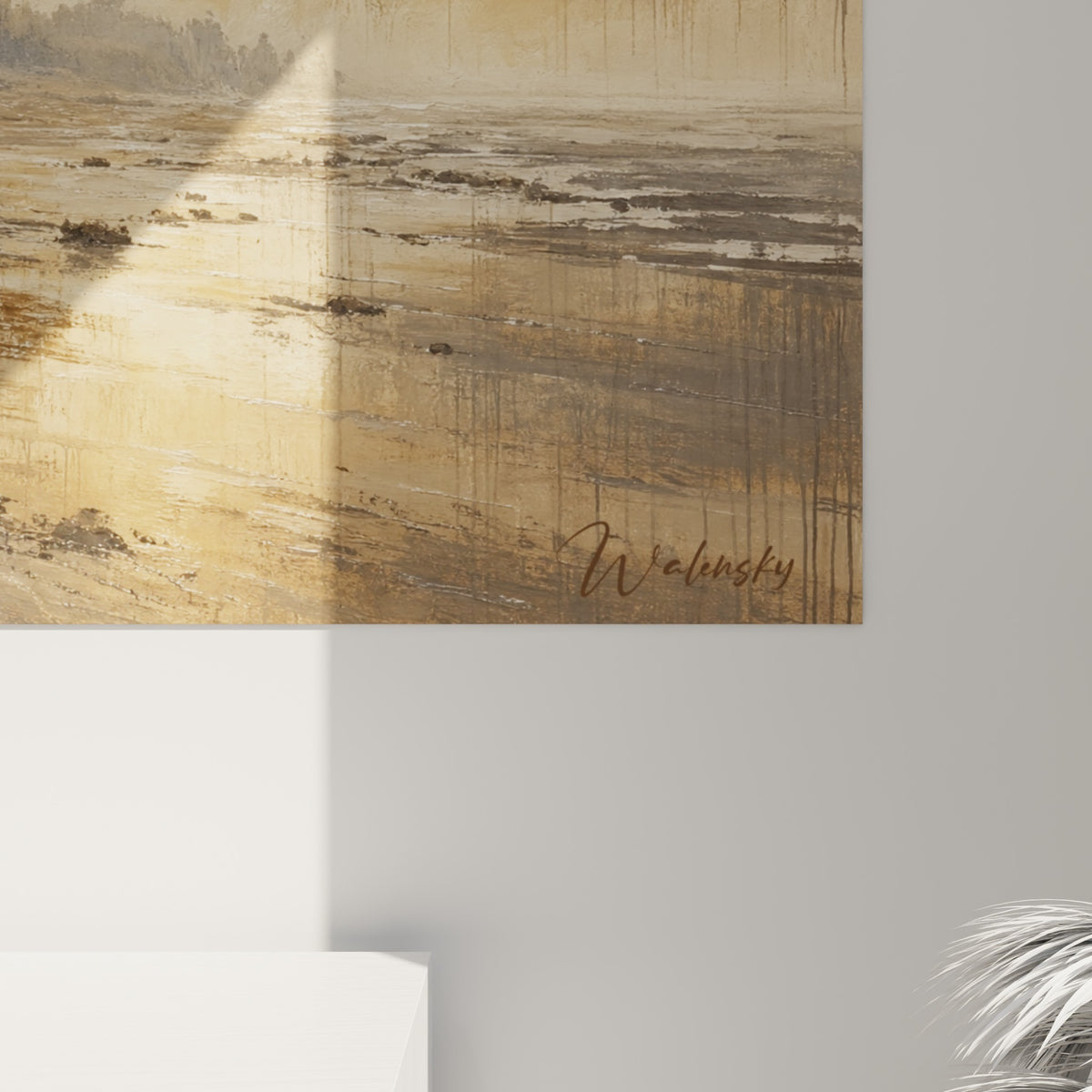 Empâtements dorés et coulures anthracite se mêlant sur la toile, révélant la matière picturale du rivage