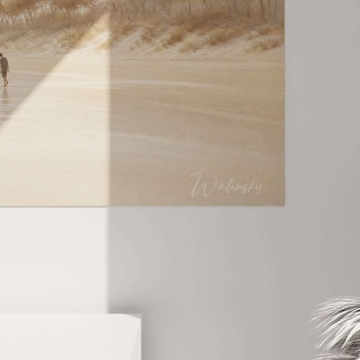 Grain pictural délicat révélant les nuances beige, crème et ocre du sable et du ciel