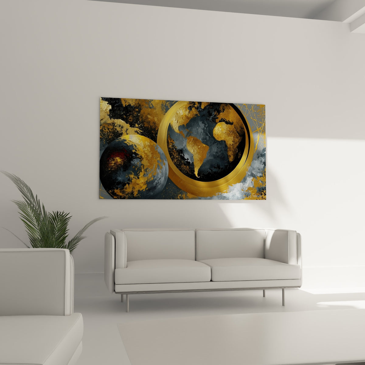 Terre dorée cerclée d'un anneau métallique sur fond anthracite, accrochée au-dessus d'un canapé dans un salon lumineux