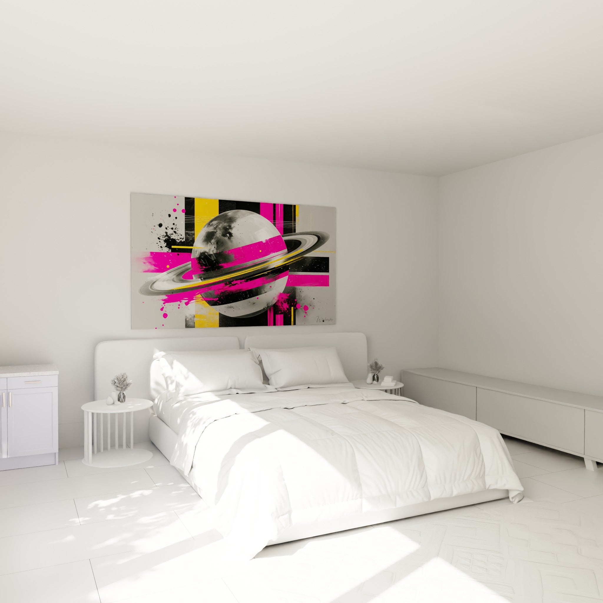 Planète Saturne éclaboussée de rose fuchsia et jaune moutarde, accrochée au-dessus d'un lit dans une chambre claire