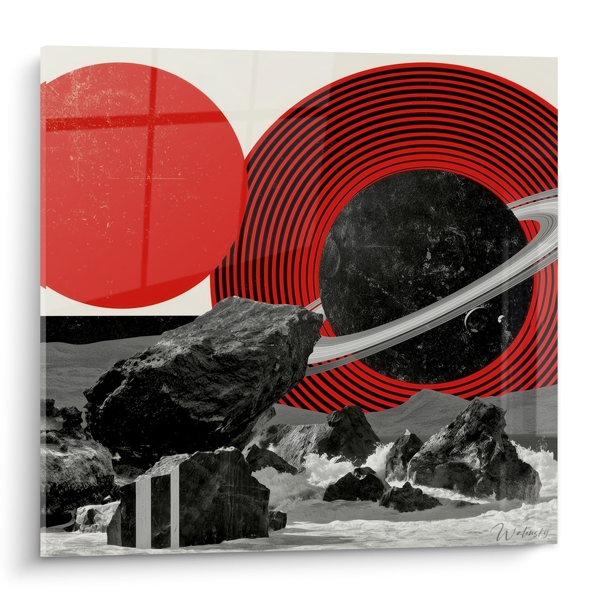 Planète noire aux anneaux rouges concentriques dominant un rivage rocheux noir et blanc