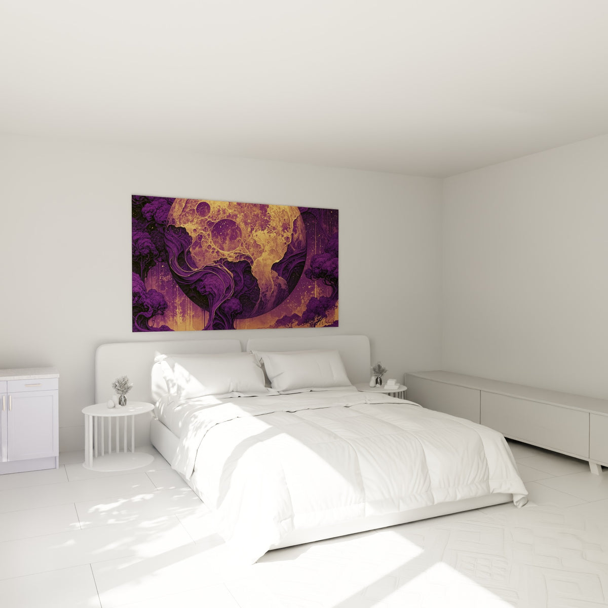 Planète dorée aux racines violettes ondulantes, accrochée au-dessus d'un lit dans une chambre claire