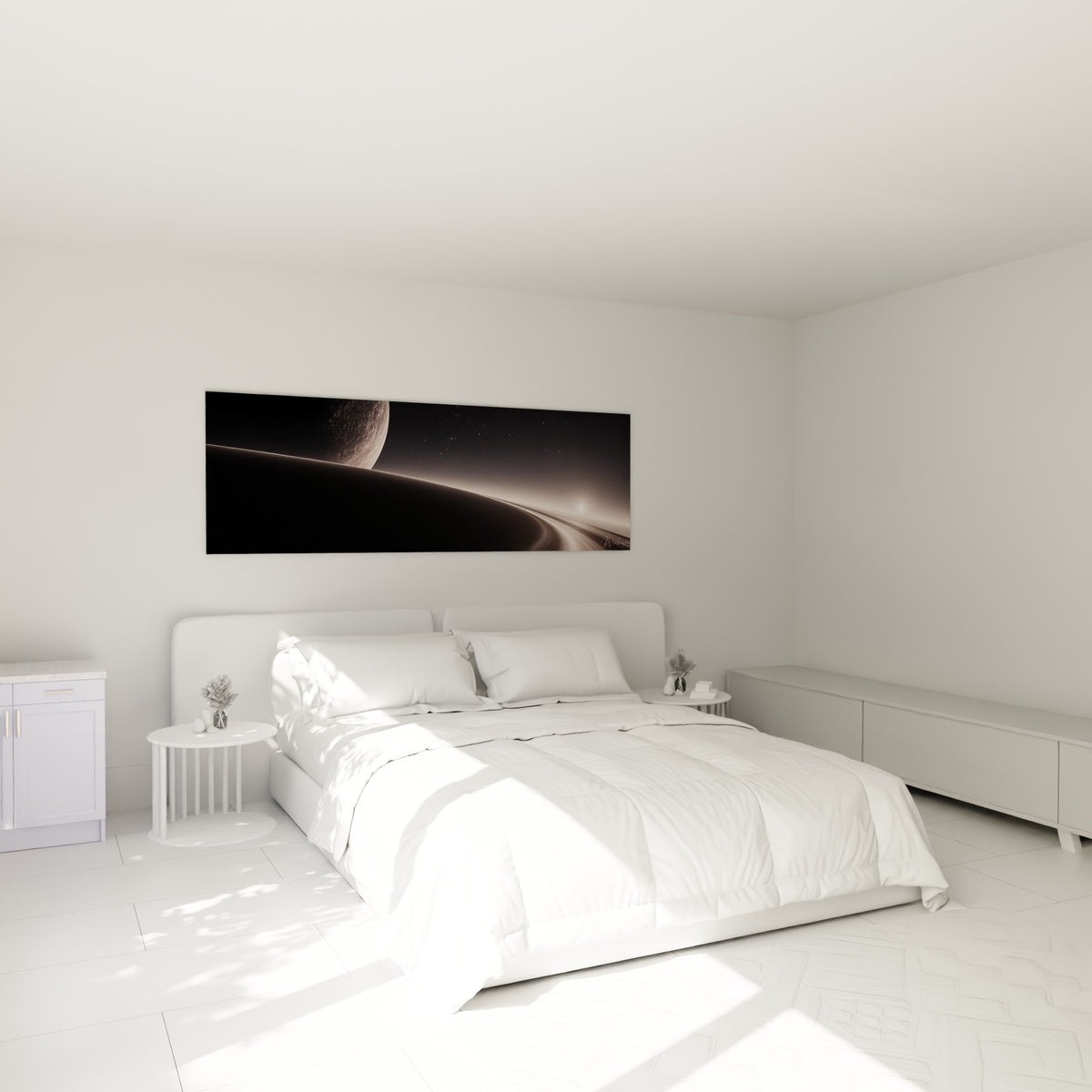 Lune argentée et sol noir composent ce tableau Planète, au-dessus d'un lit dans une chambre claire