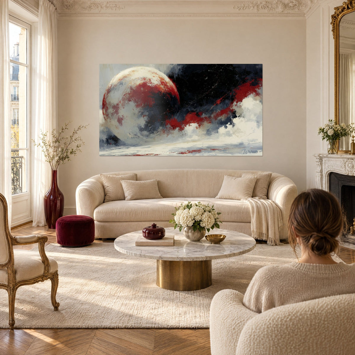 Tableau planète nacrée striée de rouge sang sur ciel noir étoilé, au-dessus d'un canapé dans un salon lumineux