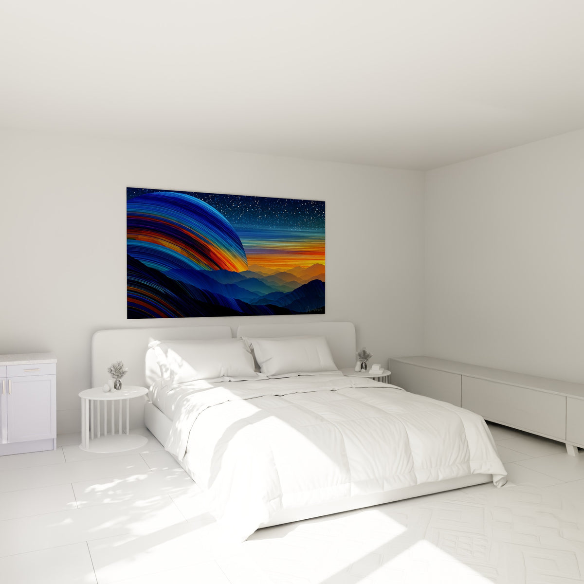Astre bleu et orange flamboyant accroché au-dessus d'un lit dans une chambre claire
