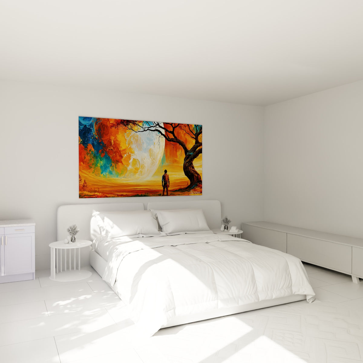 Astre orange et bleu turquoise dominant un arbre fauve, au-dessus d'un lit dans une chambre claire