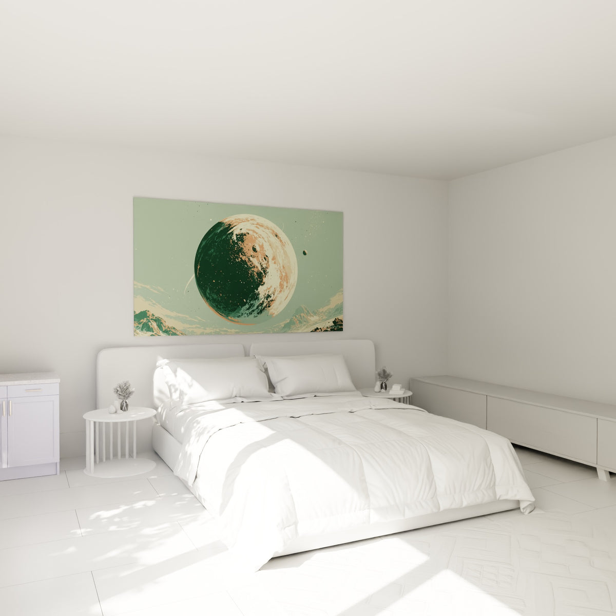 Astre bicolore vert profond et crème accroché au-dessus d'un lit dans une chambre claire