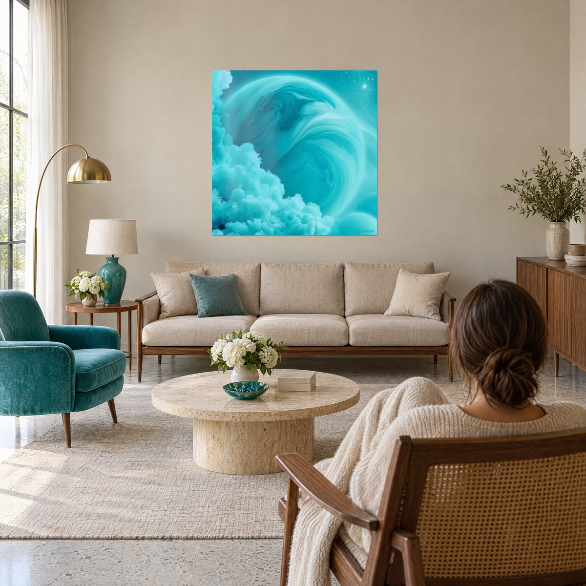 Gemälde Planet Türkis mit wattigen, wirbelnden Wolken und weißen Sternen oben rechts, über einem Sofa in einem hellen Wohnzimmer